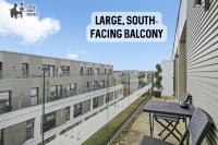 1 Bedroom Penthouse Apartment By Littlepiggyrentals Short Lets & Serviced Accommodation Stevenage With Balcony & Fast WiFi - Chambres d’hôtes
