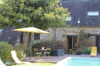 Les Bambous, avec piscine, tennis et lac privatif - B&B Guerquesalles