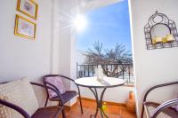 Casa Clara, Frigiliana 2 Bedroom Apartment with communal pool HansOnHoliday Rentals - Chambres d’hôtes