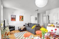 The Best Area w Free Parking Garage, 200m tram and bus - B&B