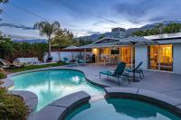 Serene 4 Bed 3 Bath Heated Pool Natural Backyard Heart of Palm Springs - Chambres d’hôtes Palm Springs