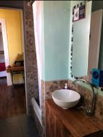 Habitación Triple Básica con baño compartido