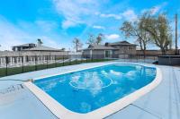 Exclusive Designer Home with Strip Views and Pool - B&B Las Vegas