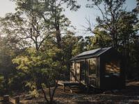 Off-Grid Cabin Nestled into Bush with Creek Access - Kaia - B&B Kurrajong