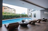 Blush Haven with Netflix, WiFi and Balcony near Glorietta - Chambres d’hôtes Manille