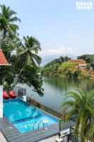 StayVista at Lagoons Villa with Lawn, Pool, WiFi - B&B Kozhikode