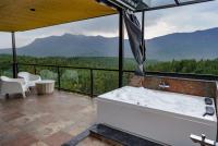 Breathe Resorts and Villas - Glamping - Bed and Breakfast Attigundi