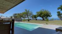 Besu Villas Santa Ana - beachfront whole Villa with pool - Chambres d’hôtes Santa Ana