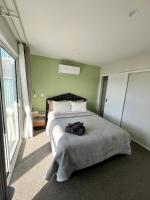 Brand new Lakeside cozy two queen rooms - B&B Taupo