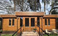 LOG CABIN living for 3-4 people in Frimley - B&B