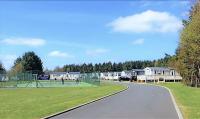 Hot Tub Lodge, Panoramic Views & Free Golf, Dog Friendly - B&B Swarland