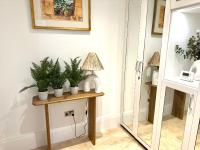 Stylish Apartment with BBQ Kensington - B&B