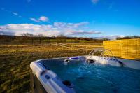 Starlight Lodge - 4BR Luxury Barn with Hot Tub - B&B Tandridge