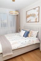 Elegant Downtown Apartment with Private Parking - Bed and Breakfast Novi Sad