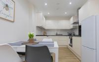 Stylish Modern Apartment by Aldgate East Station 3 - B&B Londra
