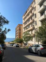 2 pièces Place Miot, côté cours - B&B