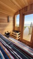 Luxury Retreat with Ocean Views, Sauna & Plunge - B&B Christchurch