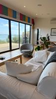 Luxury Retreat with Ocean Views, Sauna & Plunge - Chambres d’hôtes Christchurch
