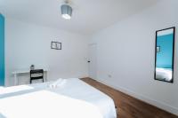 Camera Matrimoniale con Bagno in Comune 