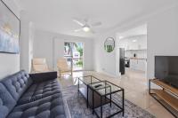 Spacious 3BRM Apt Near Gabba w Free Parking & WiFi - B&B Brisbane
