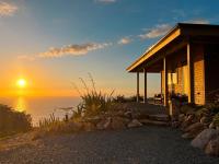 Pahautane Ridge - Elevated Sea Views Outdoor Stone Bath - B&B