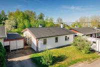 Lakeside Home 200m to Vänern - 3BR & Patio - B&B