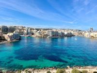Prime Location 3BR Apartment with Stunning View by ArcoBnb - Ferienwohnung