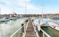 Creek View - A Tranquil Waterside Retreat with a Touch of Luxury and Pontoon - Chambres d'hôtes Wootton Bridge