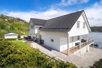 Beachfront Villa with Jacuzzi, Cinema & Canoe - B&B Bergen
