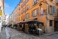 Large Apartment in the Historic Center of Parma - Bed and Breakfast