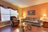 Parkway Condo about Walk to Island in Pigeon Forge! - Chambres d’hôtes