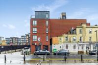 Large 2 Bed 2 Bath flat with Patio, Canary Wharf - B&B
