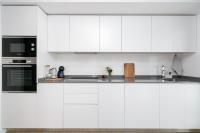 EXCLUSIVO APARTAMENTO con PISCINA, AMPLIA TERRAZA y GARAJE en PORTONOVO - Chambres d'hôtes Sanxenxo
