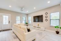 Pet-Friendly Pensacola Home Central Location - B&B