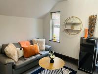 Cosy 1BR Apt, City Centre, Free Parking, By DerBnB - Bed and Breakfast