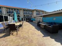 Oceanfront 2 BR w Pool & Parking 234 - Chambres d’hôtes