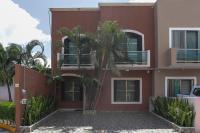 Downtown Villa for 7 guests, access to pool! - Bed and Breakfast