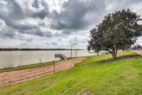 Walk to Lake Chicot: Cottage w/ Yard & Views! - B&B Lake Village