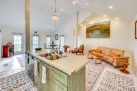 Walk to Lake Chicot: Cottage w/ Yard & Views! - B&B Lake Village