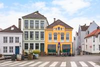 Historic Townhouse I With Rooftop & Free Parking - Bed and Breakfast Bergen
