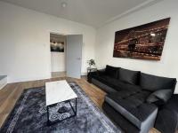 Stylish Two Bedroom Apartment - B&B