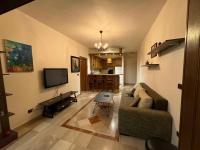 Charming 1-BR Apt in Heart of Hamra-Cozy and Stylish - Bed and Breakfast Beiroet