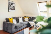 Penthouse 2BR Apt, Self Check In, Gated Parking, By DerBnB - B&B Derby