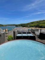 Absolute Heart of Salcombe - Estuary Views, Sauna, Hot Tub - Chambres d'hôtes Salcombe