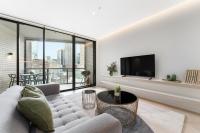 Luxury 2BR 2BA & Free Parking - 5 Min Walk to Town Hall & Darling Harbour - B&B Sydney