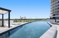Azzure Beachside Retreat with Pool Gym and Steam Room - B&B