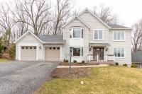 Large Luxury Home with Media Room and Game Room - 10 mins to Campus & Stadium - B&B