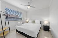 Spacious 2BR Near Gabba & Hospitals with Parking - B&B Brisbane