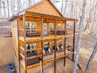 BRAND NEW Cabin Cozy King Beds, Games, EV Plugin, Hot tub, Full Service Kitchen - B&B