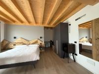 Camera Matrimoniale con Vista Giardino